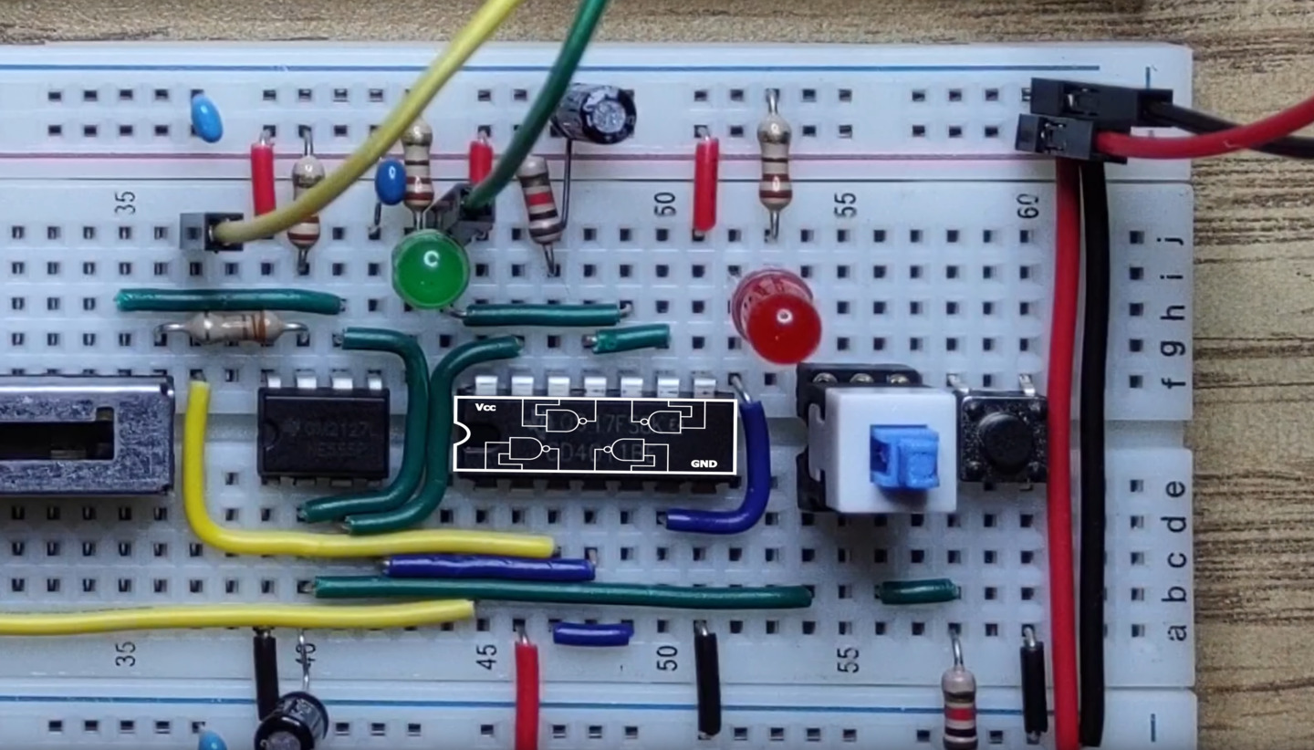 Clock Halt Circuit with 4011 NAND Gate and 555 Timer